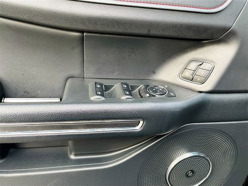 Used 2023 Ford Expedition Limited image 18