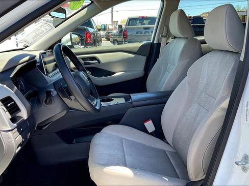 Used 2025 Nissan Rogue SV image 27