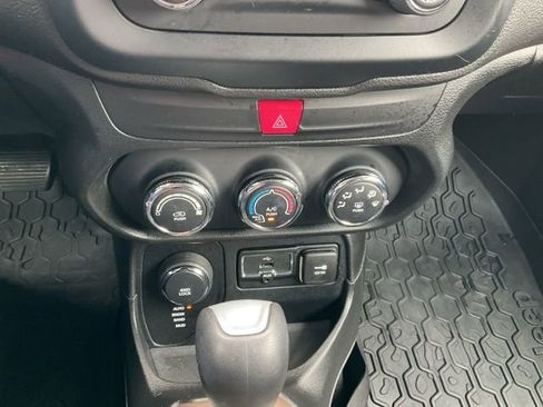 Used 2016 Jeep Renegade 75th Anniversary image 15