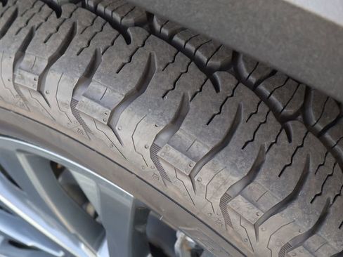 Used 2023 Chevrolet Traverse RS w/ LPO, Cargo Package image 7