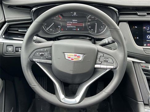 Used 2024 Cadillac XT6 Luxury image 16