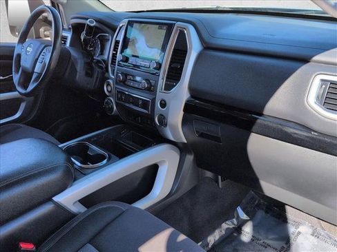 Used 2021 Nissan Titan SV w/ SV Convenience Package image 22
