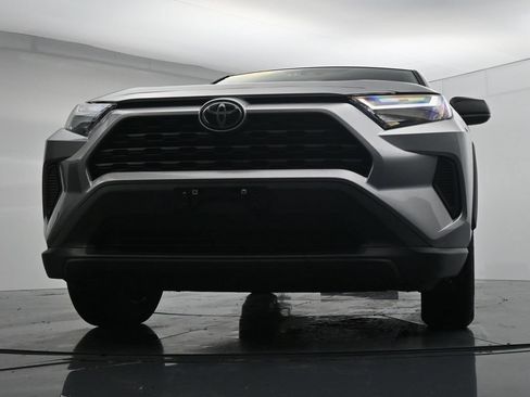 Used 2024 Toyota RAV4 LE AWD/4WD image 33