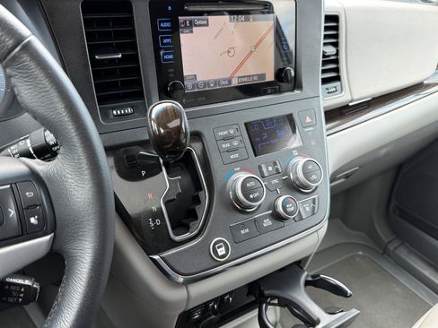 Used 2017 Toyota Sienna XLE w/ XLE Navigation Package FWD image 30