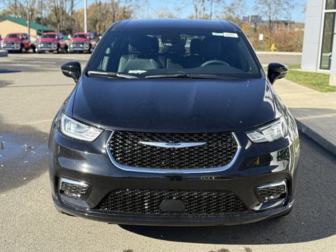 New 2026 Chrysler Pacifica Select image 6