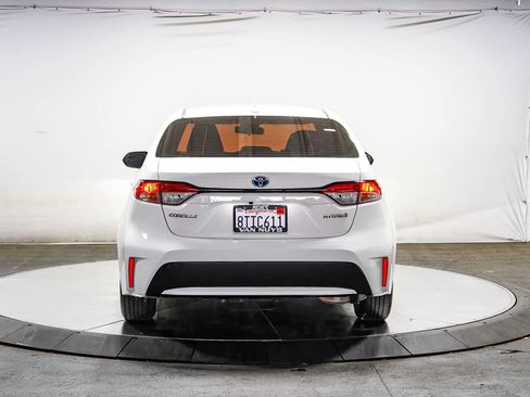 Certified 2021 Toyota Corolla LE FWD image 3