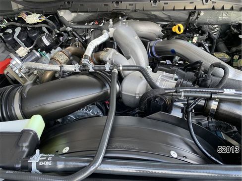 Used 2025 Ford F550 4x4 Crew Cab image 12