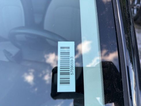 Used 2025 Hyundai Venue SEL image 9