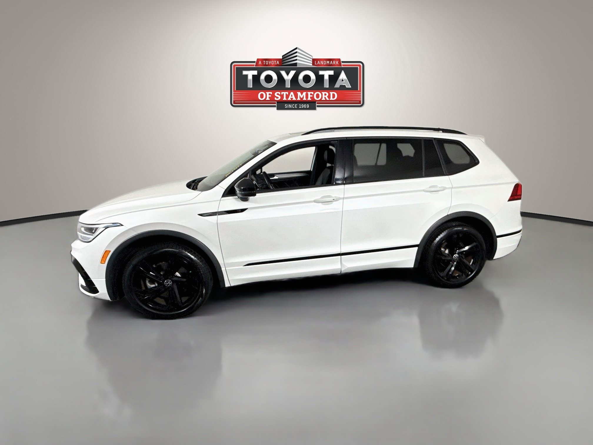 Used 2023 Volkswagen Tiguan SE R-Line FWD image 4