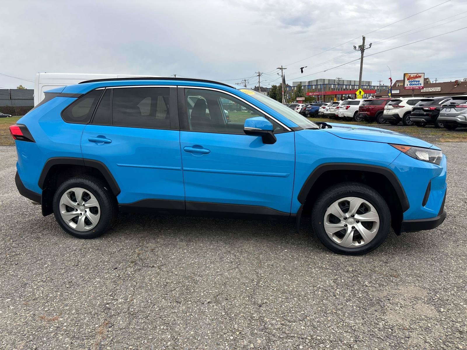 Used 2021 Toyota RAV4 LE AWD/4WD image 4
