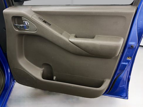 Used 2012 Nissan Frontier SV w/ SV Premium Utility Pkg AWD/4WD image 31