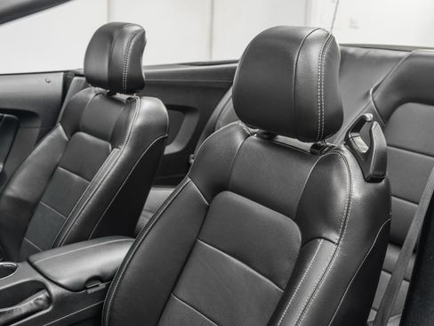 Used 2017 Ford Mustang GT Premium image 26