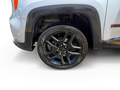 Used 2020 Jeep Renegade Latitude AWD/4WD image 9