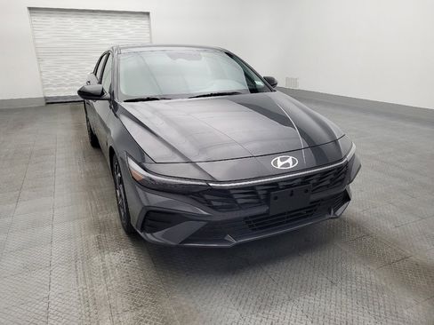 Used 2025 Hyundai Elantra Sport image 14