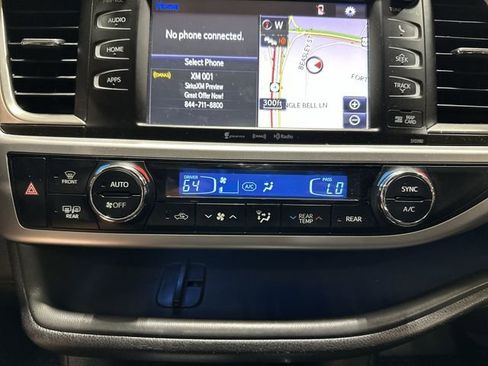 Used 2019 Toyota Highlander SE AWD/4WD image 21