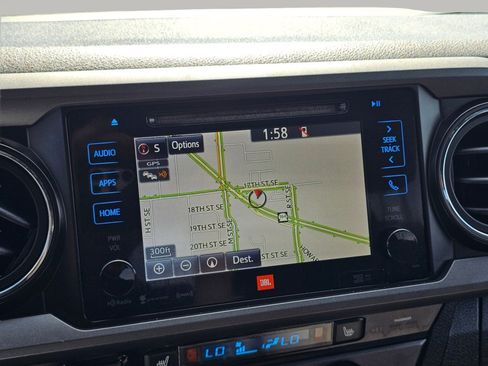 Used 2016 Toyota Tacoma TRD Off-Road AWD/4WD image 7