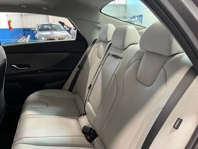 Used 2025 Hyundai Elantra Limited FWD image 19