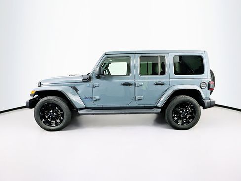 Used 2025 Jeep Wrangler Sahara image 4