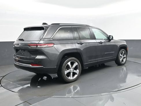Used 2023 Jeep Grand Cherokee Limited w/ Luxury Tech Group II AWD/4WD image 4