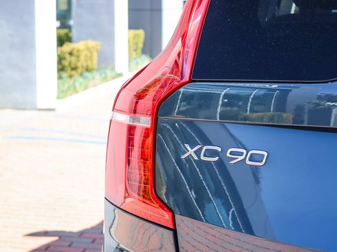 Used 2024 Volvo XC90 B6 Plus w/ Protection Package Premier AWD/4WD image 9