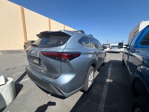 Used 2023 Toyota Highlander LE FWD image 10