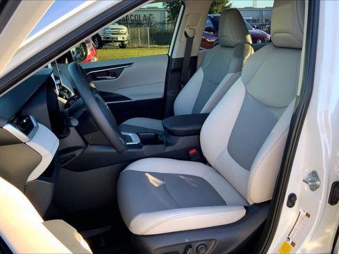 Used 2025 Toyota RAV4 XLE Premium image 7