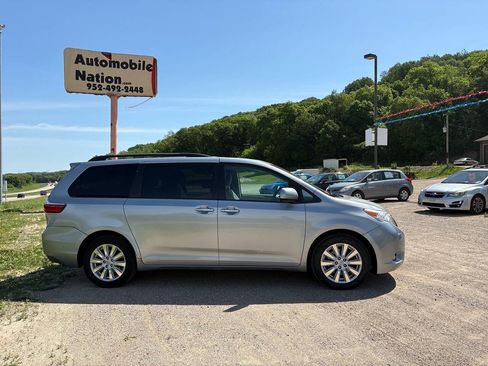 Used 2017 Toyota Sienna XLE Premium AWD/4WD image 19