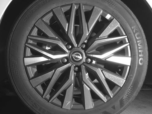 Used 2025 Nissan Altima 2.5 SV FWD image 12