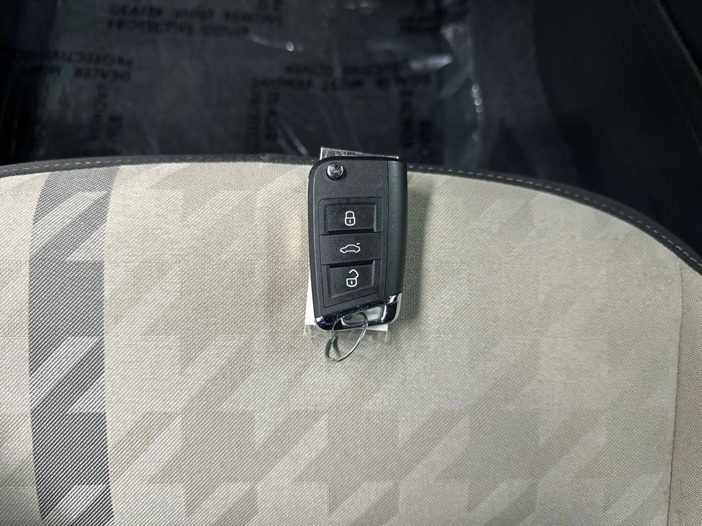 Used 2018 Volkswagen Beetle 2.0T Coast FWD image 36