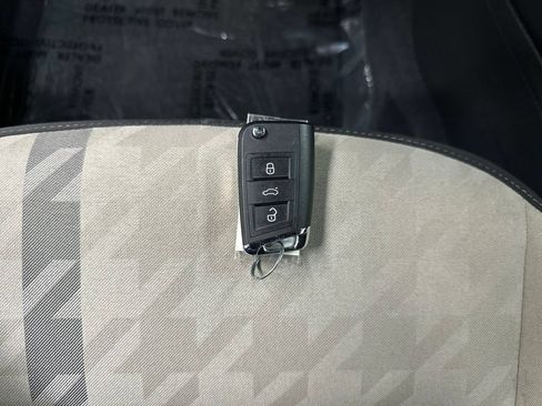 Used 2018 Volkswagen Beetle 2.0T Coast FWD image 36