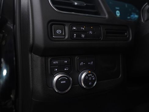 Used 2023 GMC Yukon XL SLT image 21