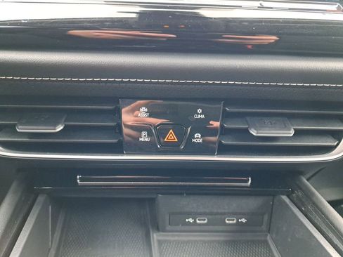 Used 2024 Volkswagen Atlas SE image 27