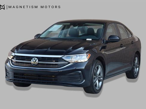 Used 2024 Volkswagen Jetta SE FWD image 4