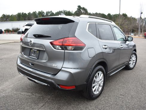 Used 2018 Nissan Rogue SV image 9
