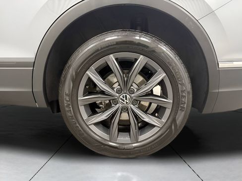 Used 2022 Volkswagen Tiguan SE image 27