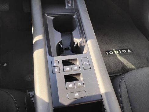 New 2025 Hyundai Ioniq 6 SE RWD image 30