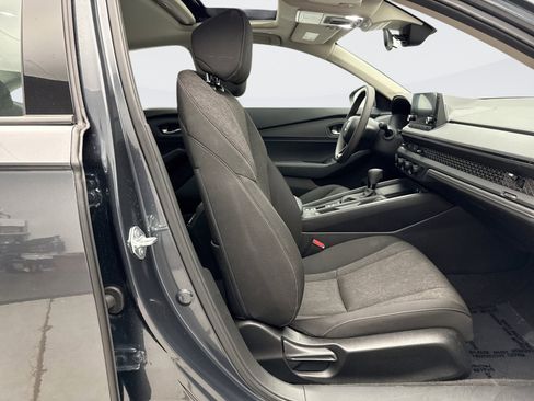 Used 2025 Honda Accord SE image 16