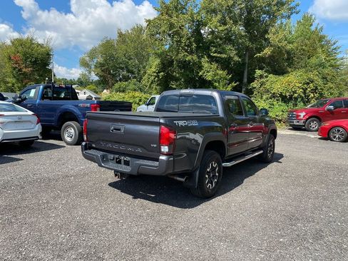 Used 2018 Toyota Tacoma TRD Off-Road w/ Technology Package image 5