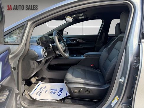 Used 2024 Chevrolet Equinox EV LT AWD/4WD image 9