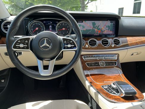 Used 2019 Mercedes-Benz E 300 4MATIC image 30