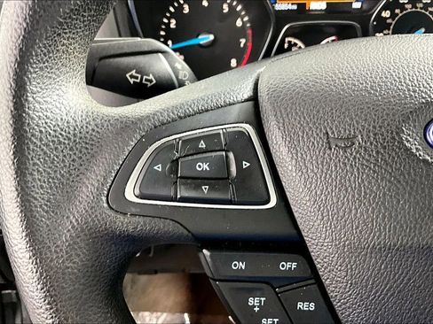 Used 2018 Ford Focus SE w/ SE Appearance Package FWD image 18