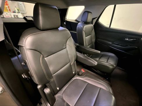 Used 2020 Chevrolet Traverse LT w/ LT Premium Package FWD image 23