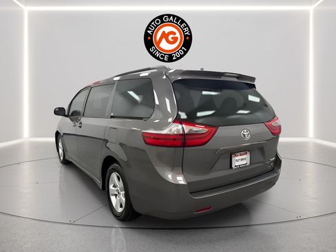 Used 2020 Toyota Sienna LE FWD image 6