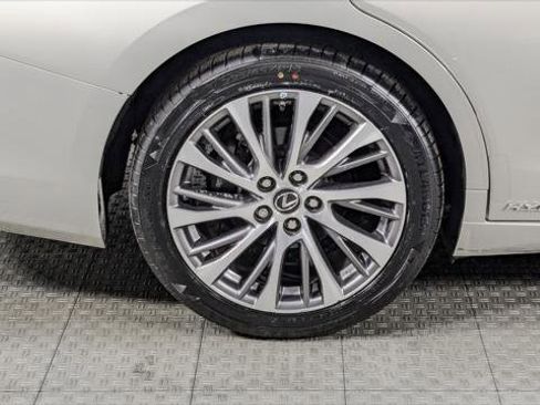 Used 2019 Lexus ES 300h w/ Premium Package FWD image 35