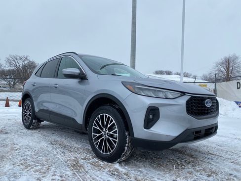 Used 2024 Ford Escape SE image 32