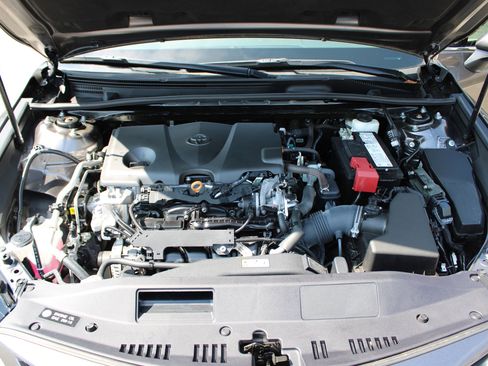 Used 2020 Toyota Camry XSE image 11