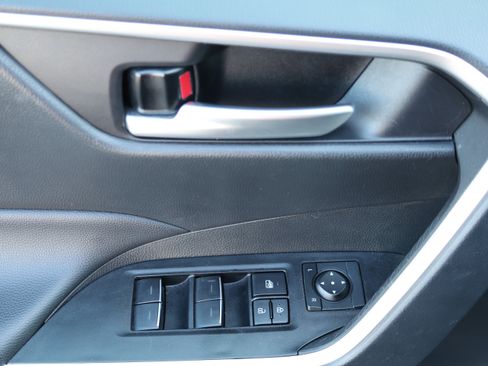 Certified 2025 Toyota RAV4 XLE FWD image 20