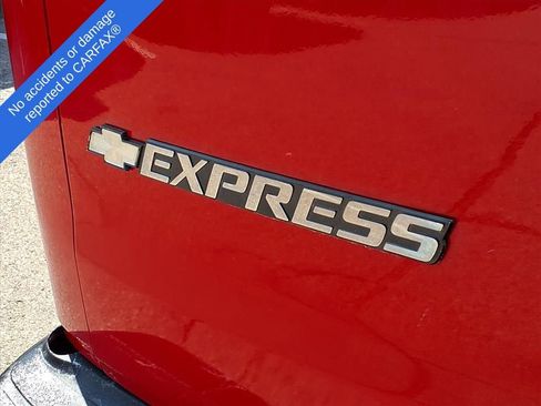 Used 2017 Chevrolet Express 2500 RWD image 11