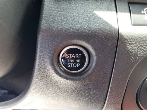 Used 2025 Nissan Frontier PRO-4X image 21