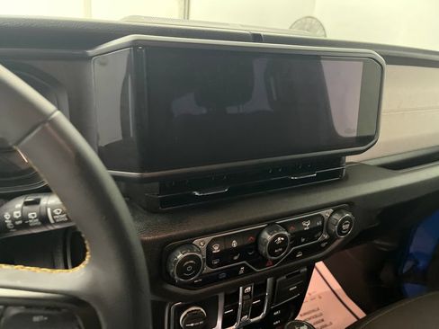 Used 2024 Jeep Wrangler Unlimited AWD/4WD image 19